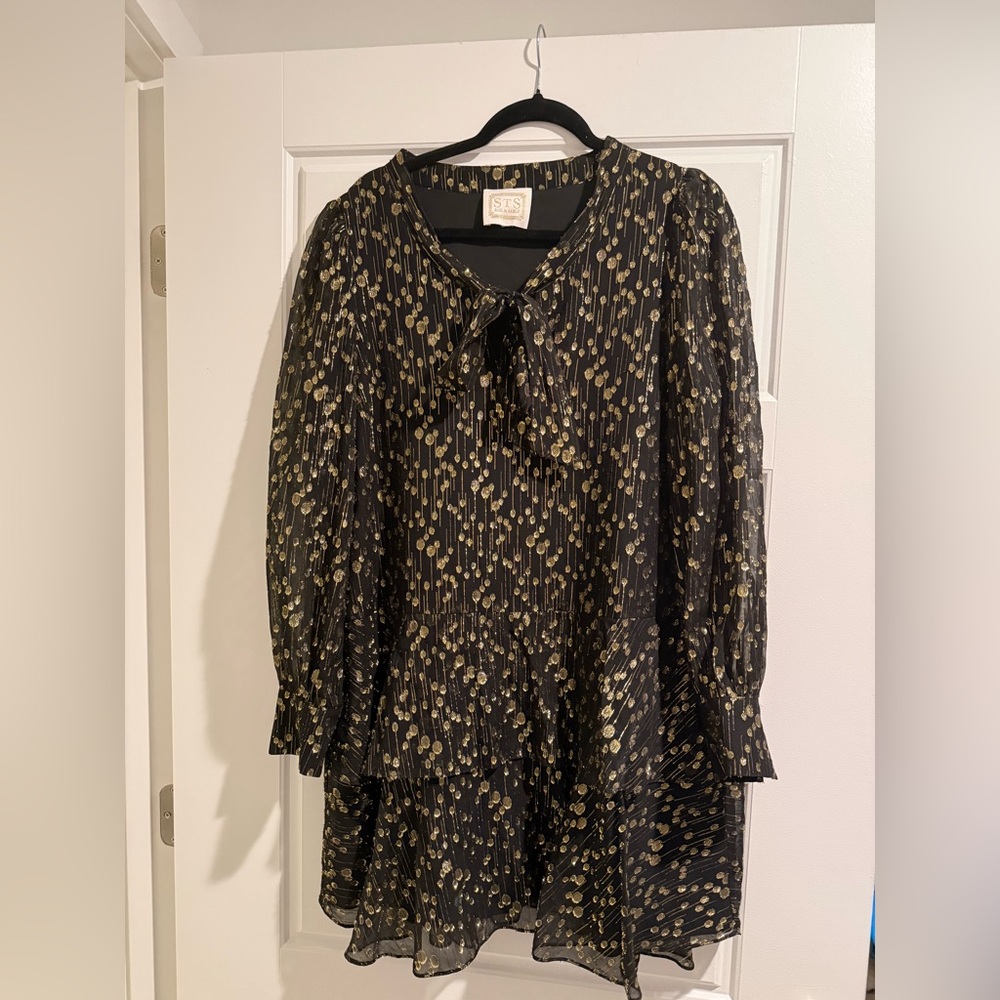 Elegant Black and Gold Mini Dress